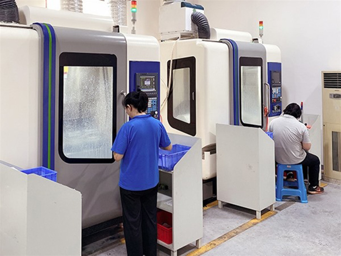 精密制造產(chǎn)線(xiàn)車(chē)間